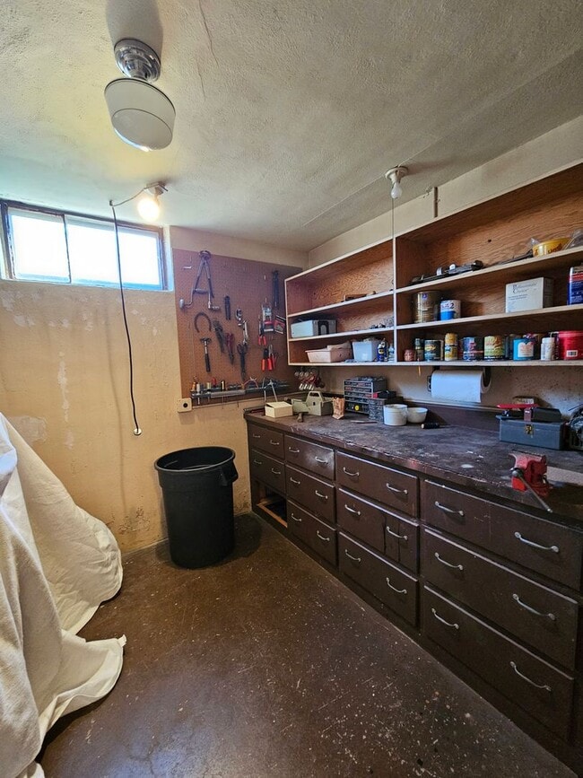 Building Photo - 4 BED | 2.5 BATH | DOUBLE GARAGE | WEST RAPID | FURNISHED