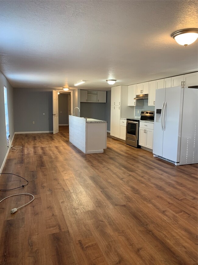 Building Photo - 1354 FM 405