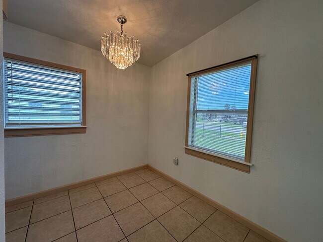 Building Photo - Charming 3 Bedroom, 1 Bath Home in Port Ch...