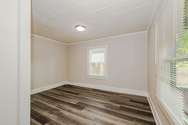 Building Photo - 1807 Erie St