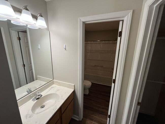 Building Photo - Inviting 3-bedroom, 2-bathroom Home on a C...