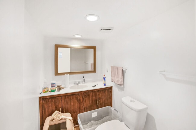 Building Photo - 23 Honey Brook Ln