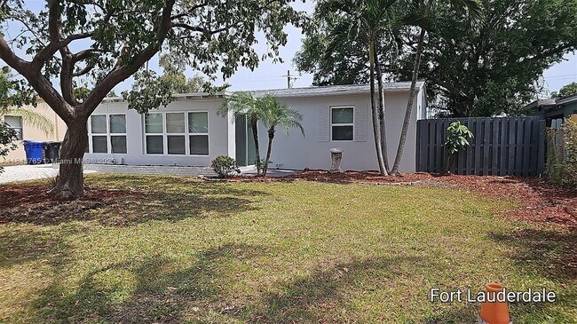 Building Photo - 442 SW 22nd Ave