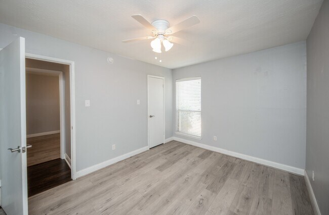 Building Photo - 2903 Pepperwood Dr