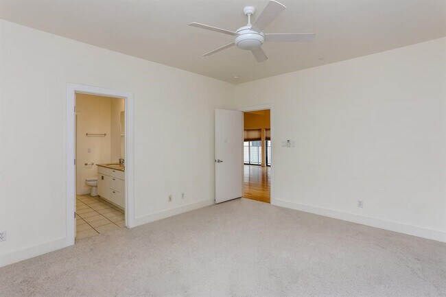 Building Photo - 4406 Koehler St