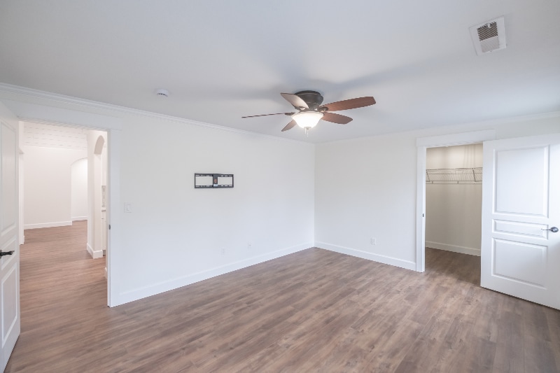 Building Photo - 918 NE Oakmont Loop