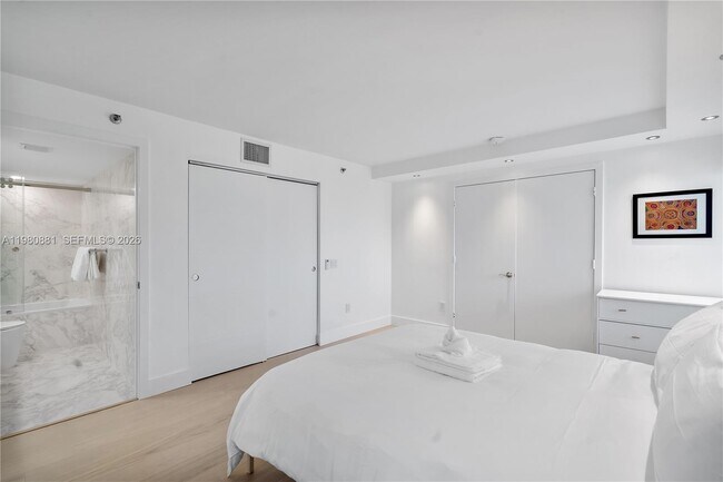 Building Photo - 828 3rd St