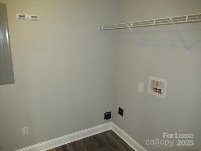 Building Photo - 604 Victory Grove Church Rd