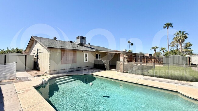 Building Photo - 8960 W Royal Palm Rd