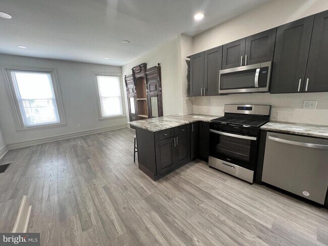 Building Photo - 1725 N 27th St