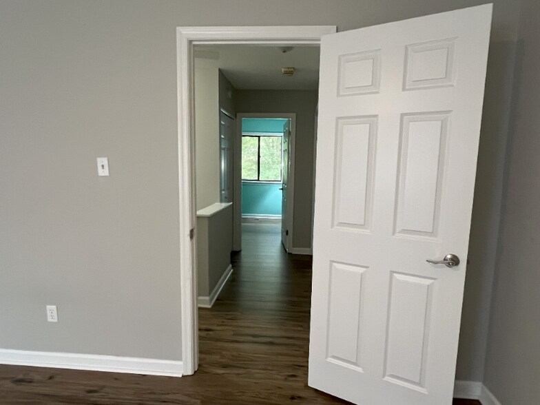 Building Photo - 7271 Sandy Creek Dr