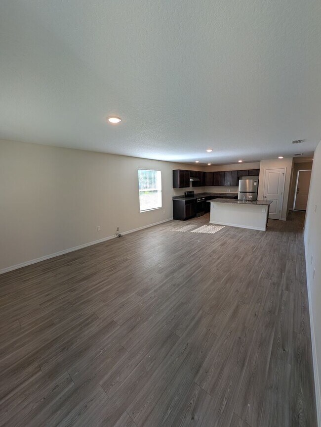 Building Photo - Beautiful 4-Bedroom Home in Jacksonville, FL