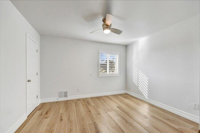 Building Photo - 12641 N Mimosa Dr