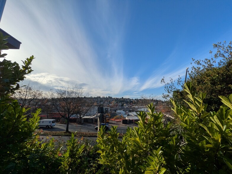 Building Photo - 3420 15th Ave W