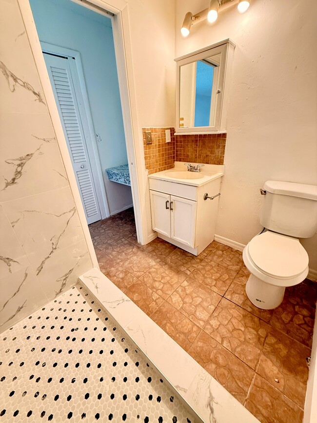 Building Photo - 3321 Farragut St