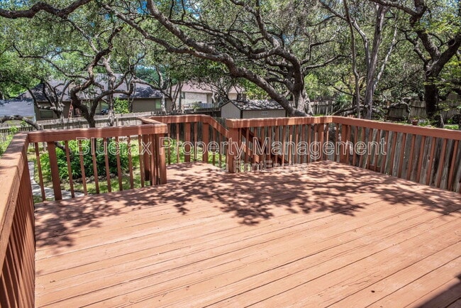 Building Photo - 225 Samantha Dr