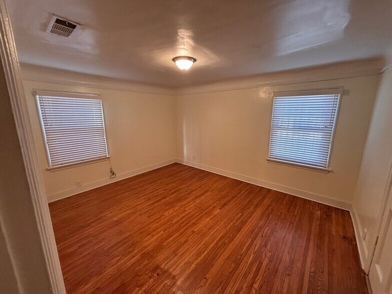 Building Photo - 7530 S Hobart Blvd