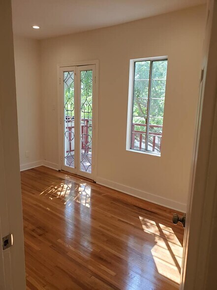 Building Photo - 1037 S Longwood Ave