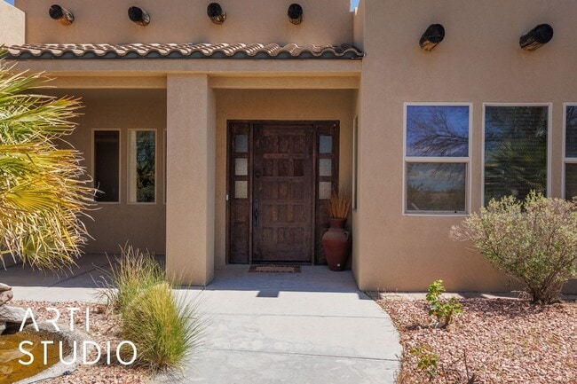 Building Photo - Beautiful 4 Bedroom, 3.5 Bath Home in Scenic