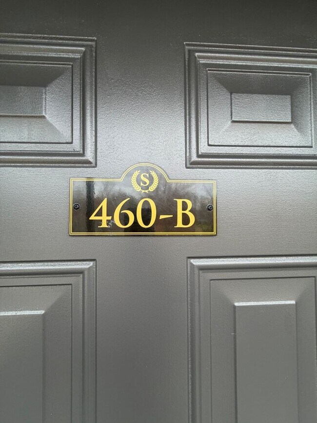 Building Photo - 3 Bedroom