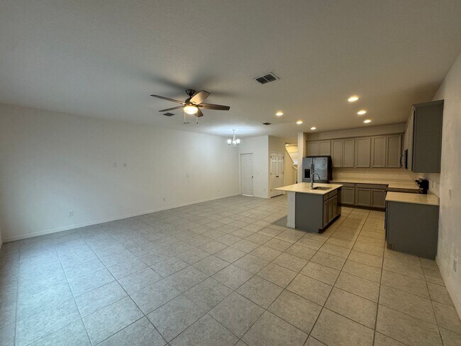 Building Photo - Available Now! Spacious 3-Bedroom Townhome with Fenced Yard in Winter Garden – Washer and Dryer I...