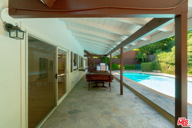 Building Photo - 4220 Towhee Dr