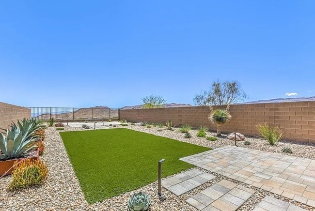 Building Photo - Summerlin Stunner- Spacious Backyard, Stri...