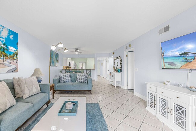 Building Photo - 39 Tulip Ave