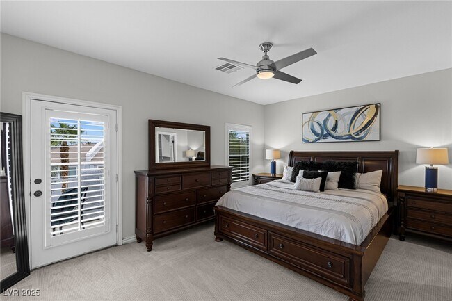 Building Photo - 275 Spectacular St