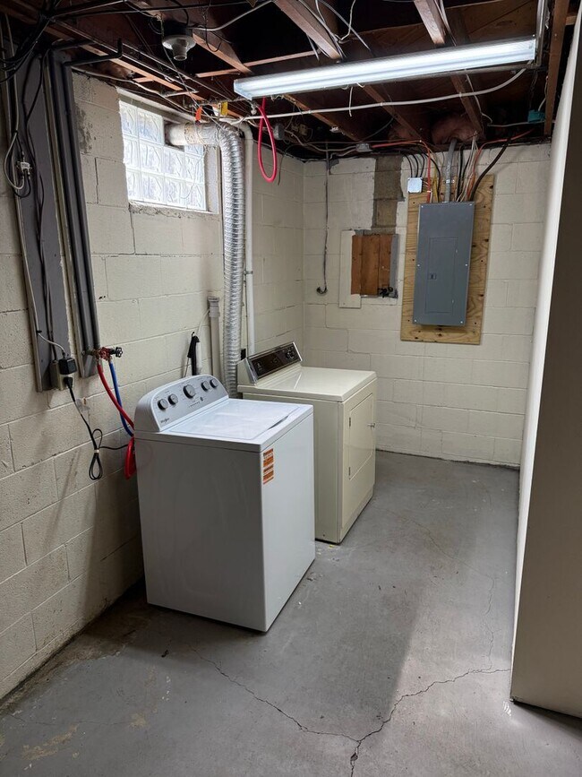 Building Photo - 171 W Patterson Ave