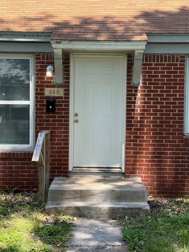 Primary Photo - Bright & Spacious Studio Just Minutes from...
