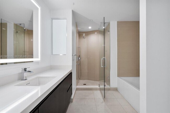 Building Photo - 851 NE 1st Ave