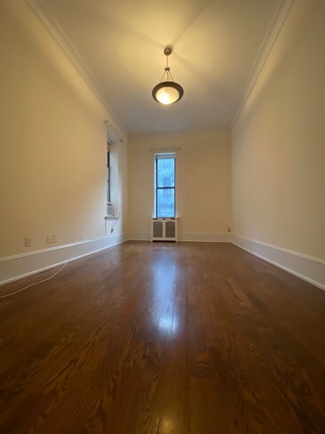 Building Photo - 169 W 76th St