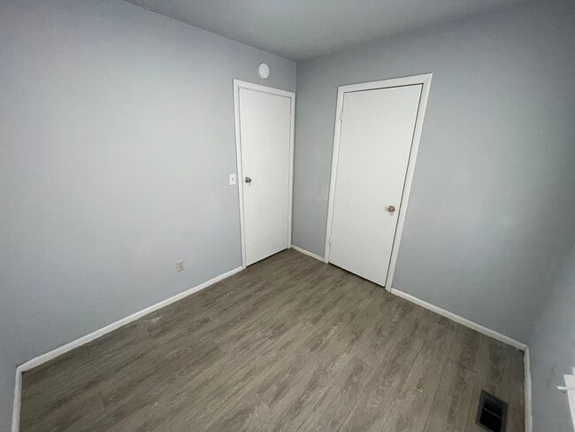 Building Photo - 924 Blue Ridge Dr