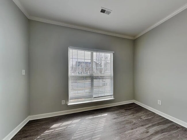 Building Photo - 7022 Tanners Creek Dr