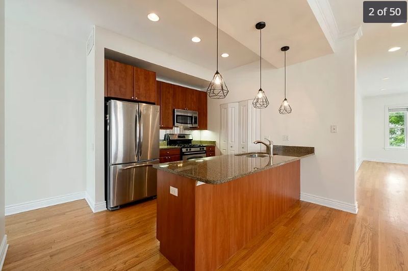 Building Photo - 2555 N Clark St