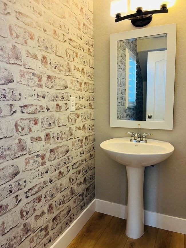 Building Photo - Beautiful, freshly renovated home in Avalo...