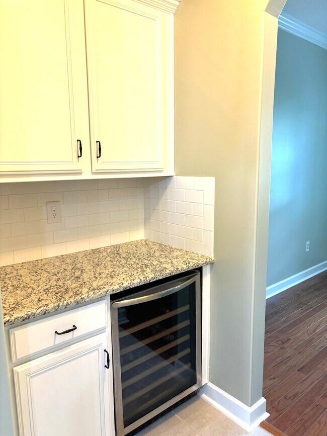 Building Photo - 231 Belclare Way