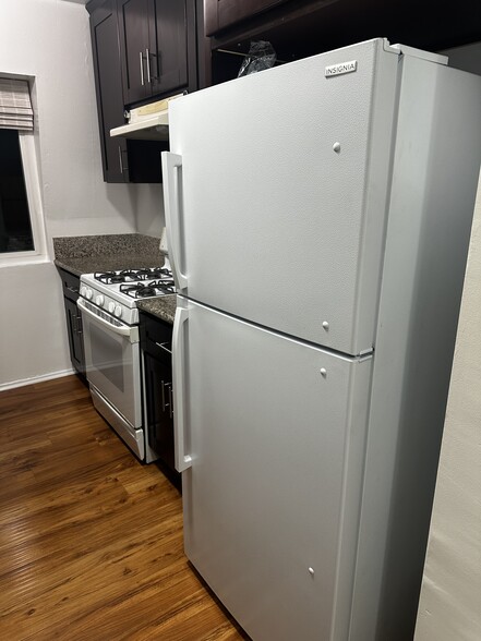 Kitchen - 8711 Pershing Dr