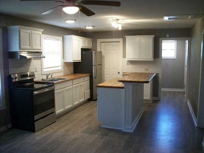 Building Photo - GREAT RENTAL NEAR DOWNTOWN!