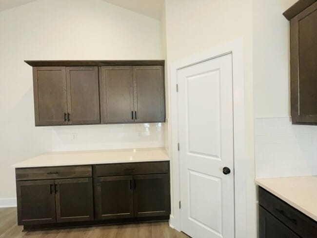 Building Photo - 1638/40 Hickory Creek