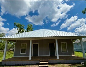 Building Photo - 2 Bed/1 Bath House