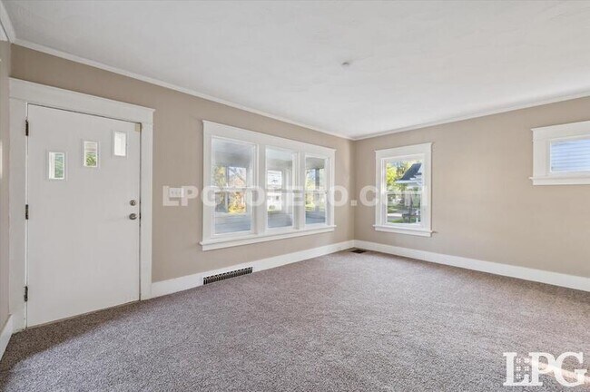 Building Photo - 1809 Pilgrim Rd