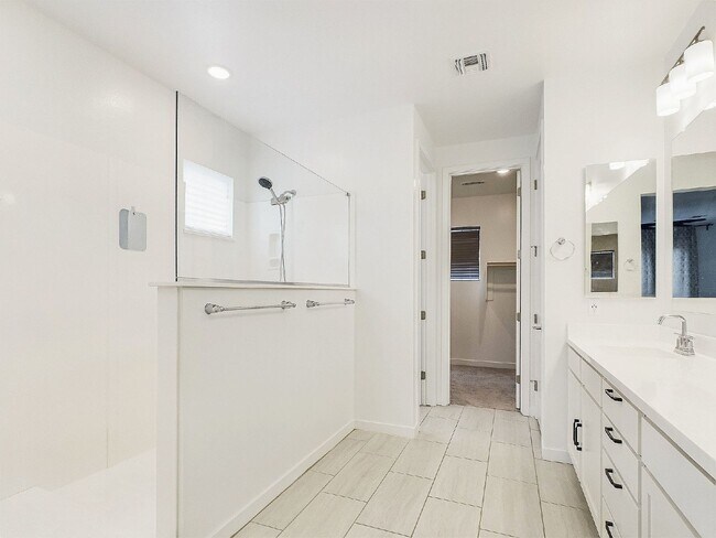 Building Photo - A luxe home in the heart of Chandler