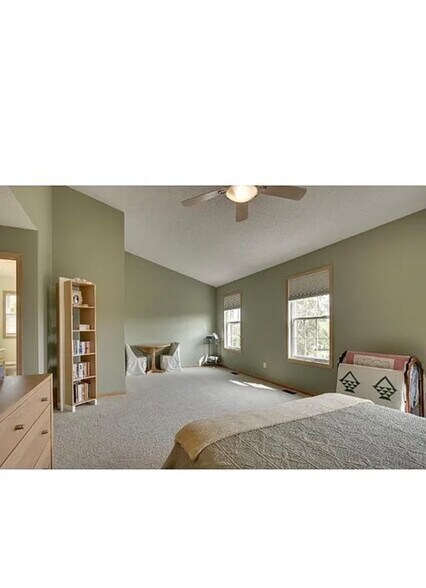 Building Photo - 15524 Lilac Dr