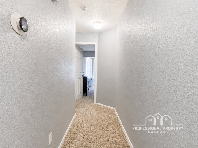 Building Photo - 4-bedroom, 2-bathroom home in Desert Sands