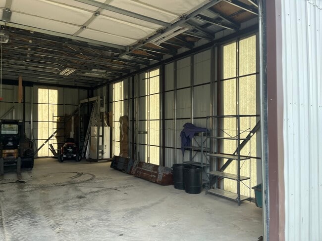 Building Photo - 1639 17 Mile Rd