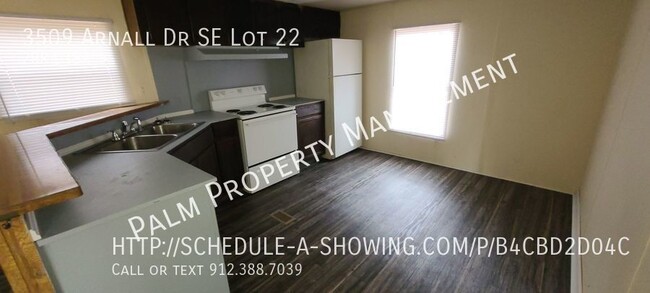 Building Photo - 2 bedroom, 1 bathroom single home in the O...