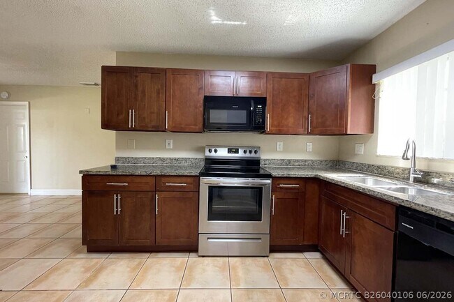 Building Photo - 18118 SW 154 Ct