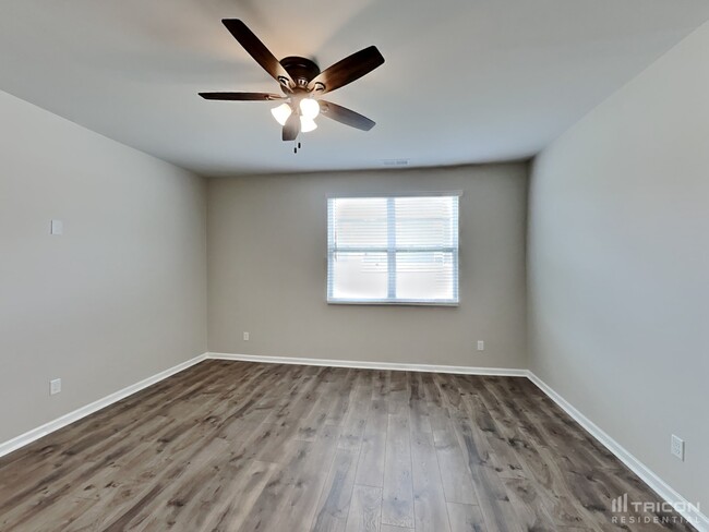 Building Photo - 4074 Beach Wy